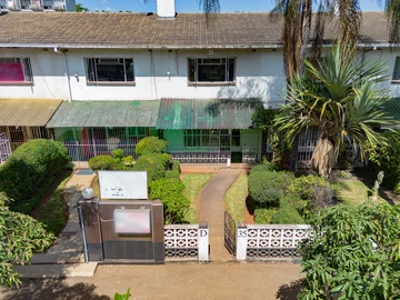 2 Bedroom Flat & Apartment