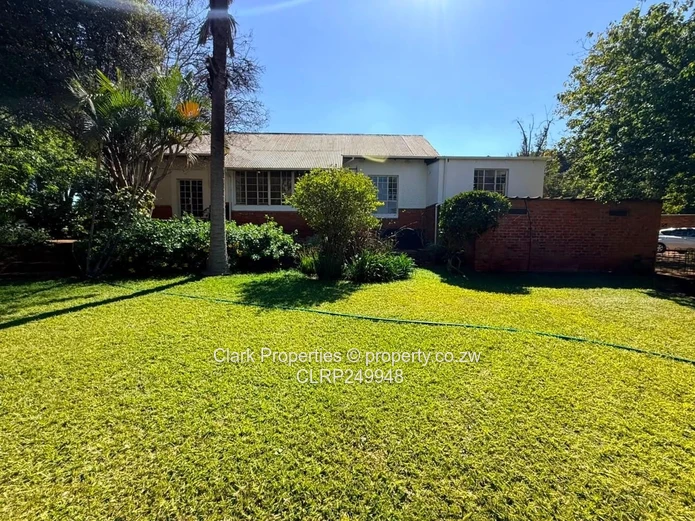Charming Farmhouse In Avondale!