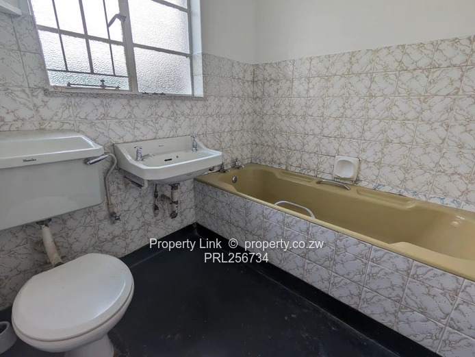 2 Bed 1 Bath Ground Floor Apartment With Garden