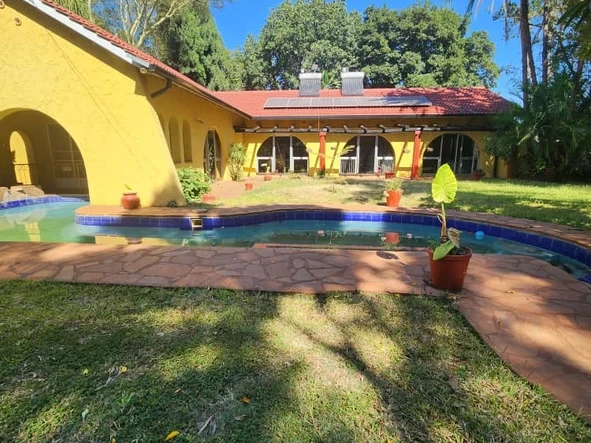 9 Bedroom House