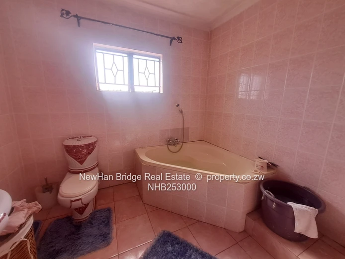 Private Room in Rockview, Harare East, Borehole & 3 Bathrooms (Sole Mandate)