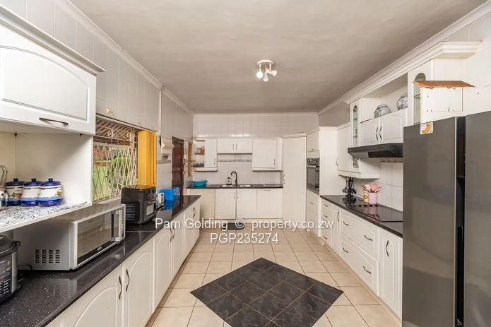 Spacious home walking distance to St Johns College  (Sole Mandate)