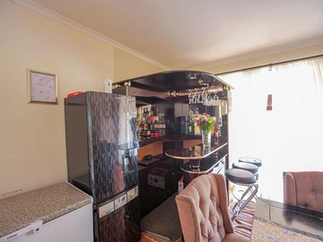 3 Bedroom Flat & Apartment