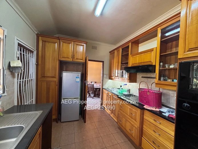 5 Bed House To Rent EmeraldHill