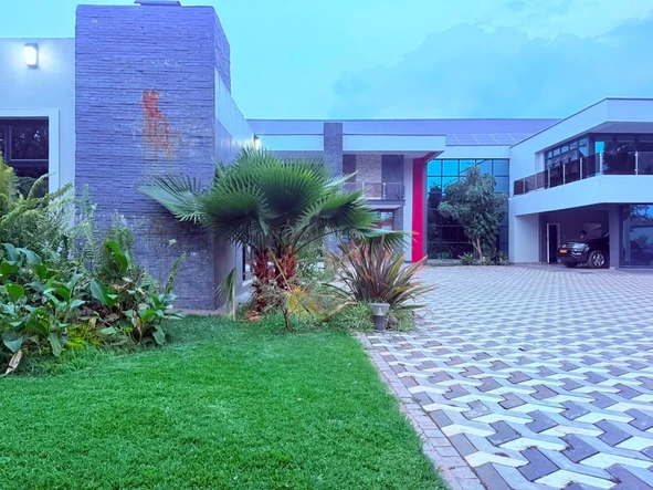 6 Bedroom House