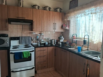 2 Bedroom Flat & Apartment