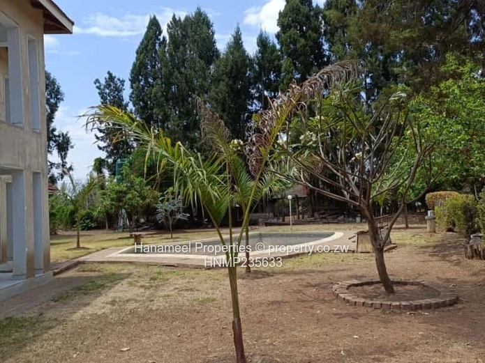 Two-Storey Marlborough Home: 4 Beds, Pool & Borehole