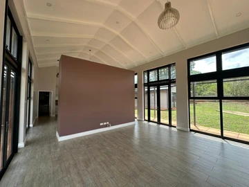 4 Bedroom Flat & Apartment