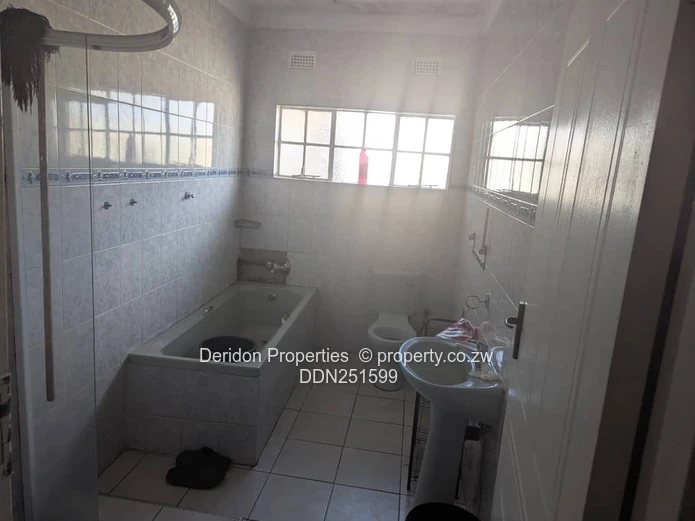 Spacious 5-Bed Family Home on 504m² in Damofalls