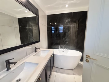 4 Bedroom Flat & Apartment