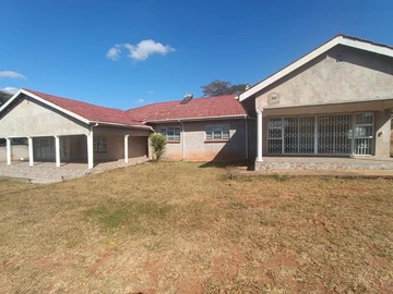 Spacious 5-Bedroom Family Home with Borehole in Borrowdale