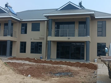 3 Bedroom Flat & Apartment