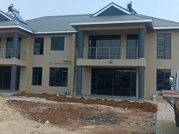 3 Bedroom Flat & Apartment