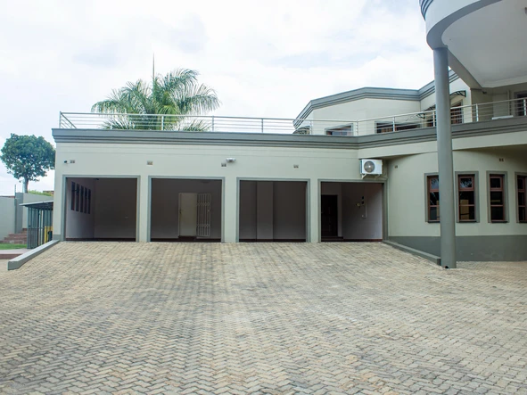6 Bedroom House