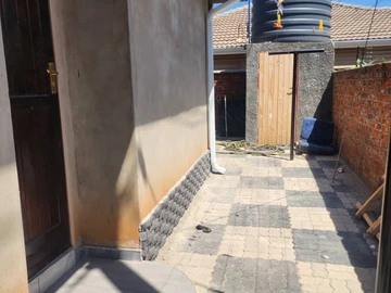 2 Bedroom Flat & Apartment