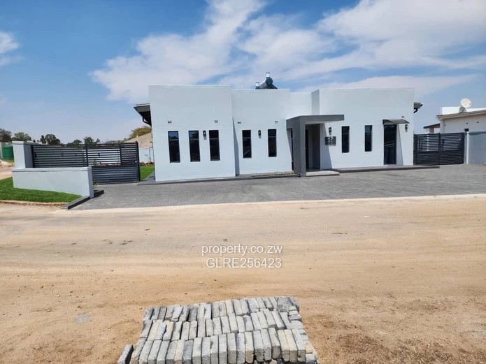 Modern 4BR Greendale Flat — Borehole, Designer Kitchen