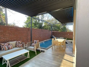 4 Bedroom Flat & Apartment