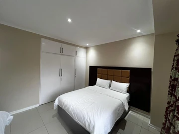 4 Bedroom Flat & Apartment