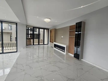 5 Bedroom Flat & Apartment