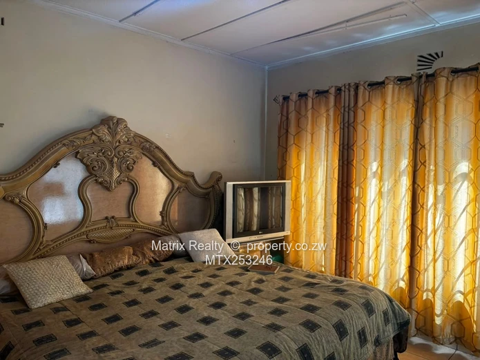 3 Bedroom Home with 2 Cottages for Sale in Bluffhill