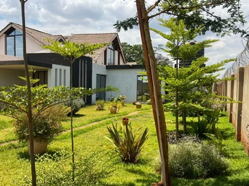 4 Bedroom Flat & Apartment