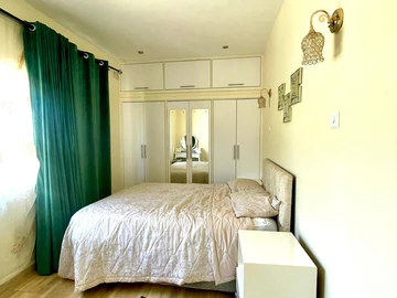 3 Bedroom Flat & Apartment