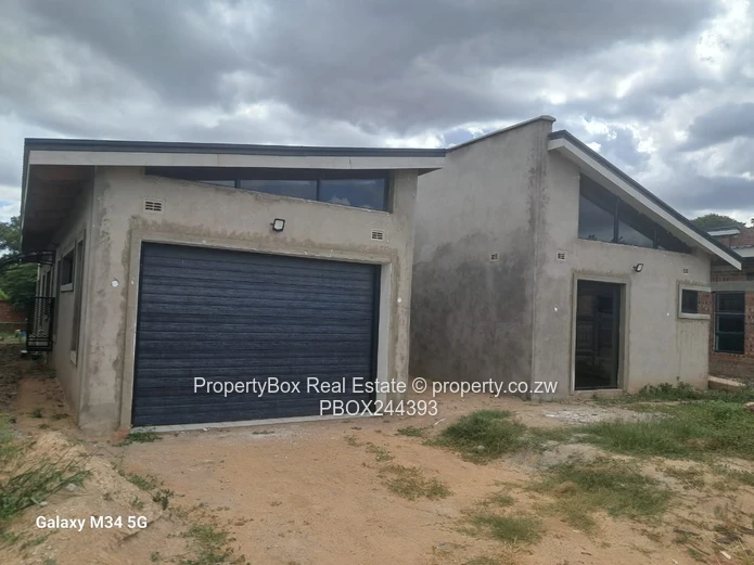 Cluster Unit for rent in Waterfalls