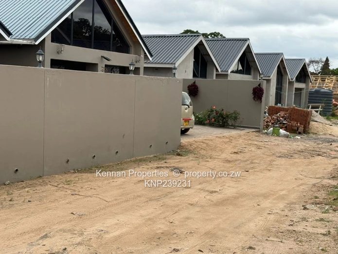 Modern 4-Bed Apartment in Greengrove — 500m² Stand