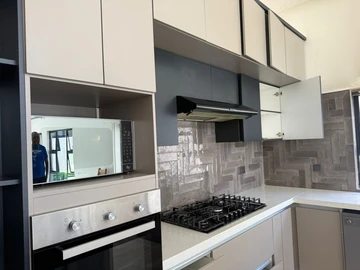 4 Bedroom Flat & Apartment