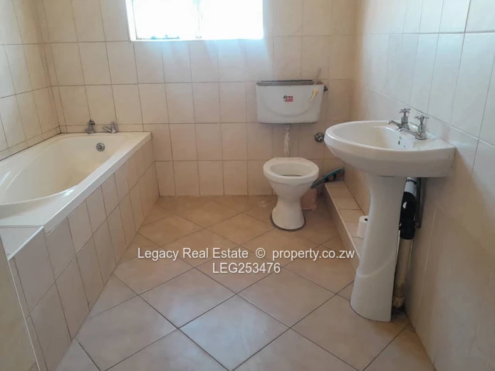 Zimre Park 5-Bed Home with Borehole, Garage & Driveway (Sole Mandate)