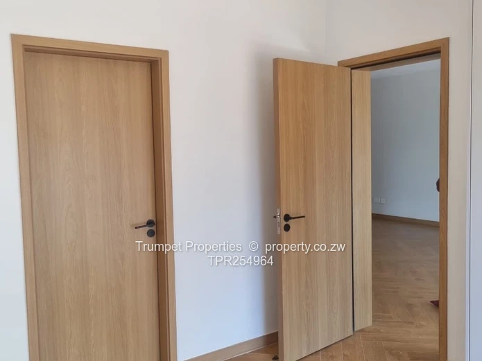 Stylish 2-Bed Glen Lorne Apt - Parquet, Brick Facade & Borehole