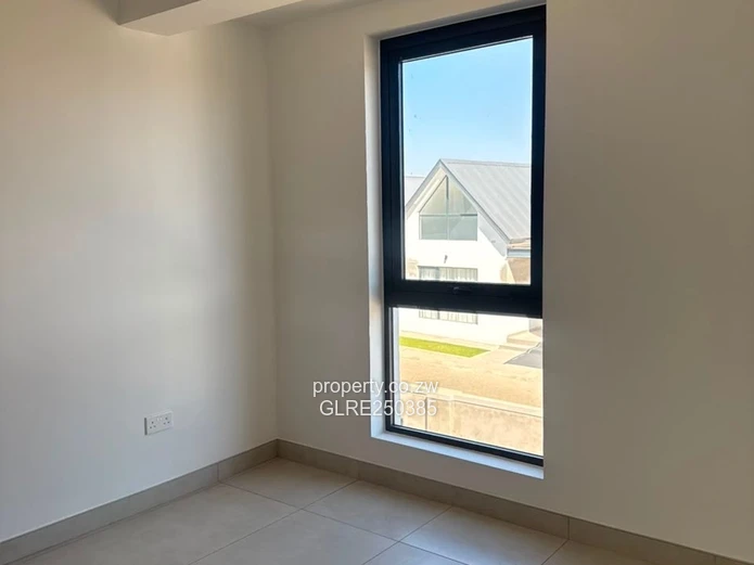 Contemporary 4-Bed Borrowdale Apt — Balcony & Borehole
