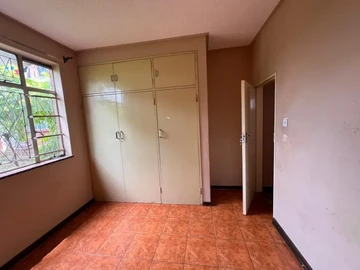 2 Bedroom Flat & Apartment