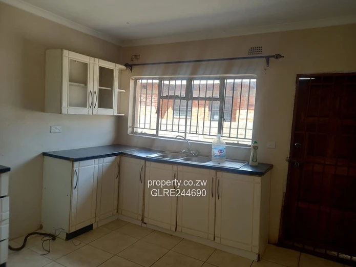 Madokero: 3-Bed Home with Borehole & Paved Driveway