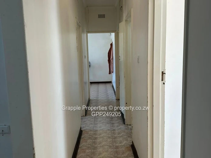 Spacious 4-Bed Home with Borehole on 2000 m² – Bluff Hill, Harare West