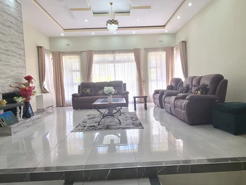 6 Bedroom House