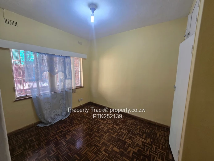 Neat 3 bed apartment, ready for occupation 