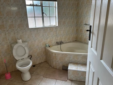 3 Bedroom Flat & Apartment