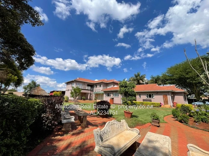 Stunning MIllion Dollar Gletwyn Park House! Bargain!