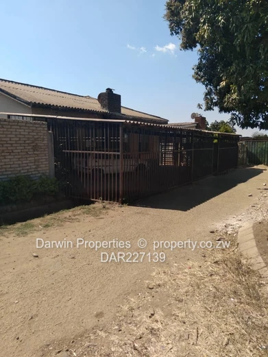 Spacious Home. Quiet Close. Title Deeds