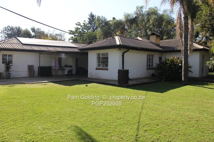 Invest in this sought after neighbourhood. (Sole Mandate)