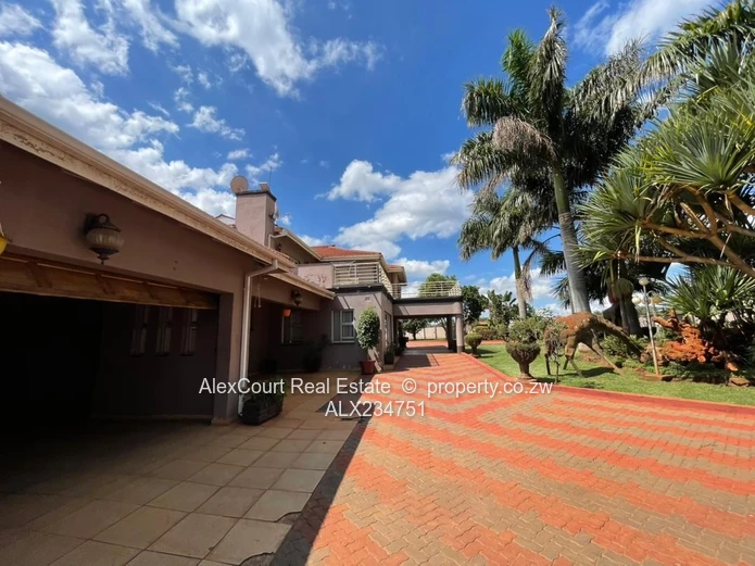 Stunning MIllion Dollar Gletwyn Park House! Bargain!