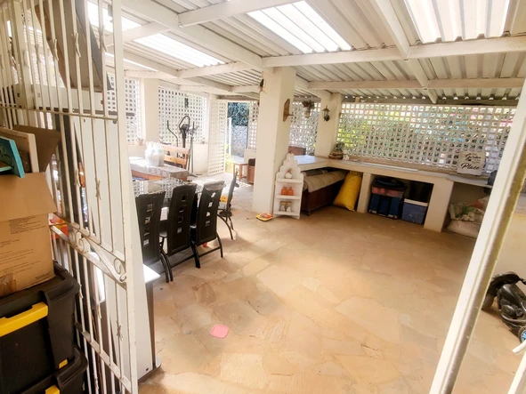 Eastlea Spacious Property with Cottage ,1,555sqm