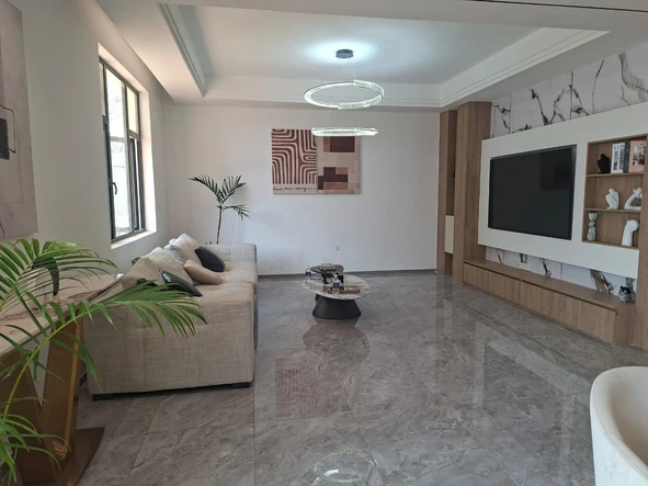 4 Bedroom Flat & Apartment