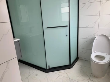 5 Bedroom Flat & Apartment