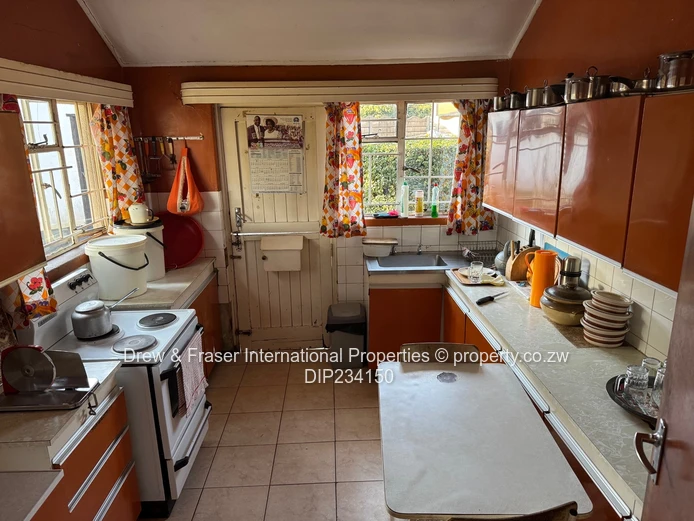 Mabelreign 3-Bed Home on 925m² with Staff Quarters