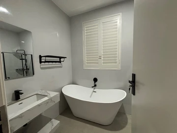 4 Bedroom Flat & Apartment