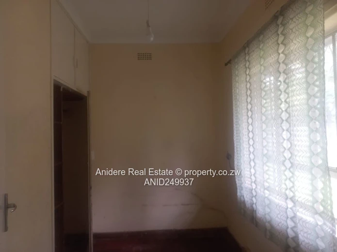 Greendale 4-Bed Home on 4395m² 