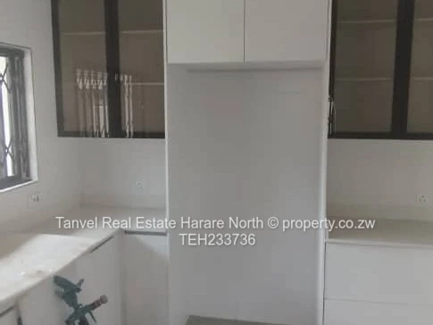 Strathaven House for sale with 3 bedrooms,a tv lounge and sitting lounge, fitted kitchen