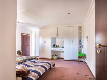 8 Bedroom House